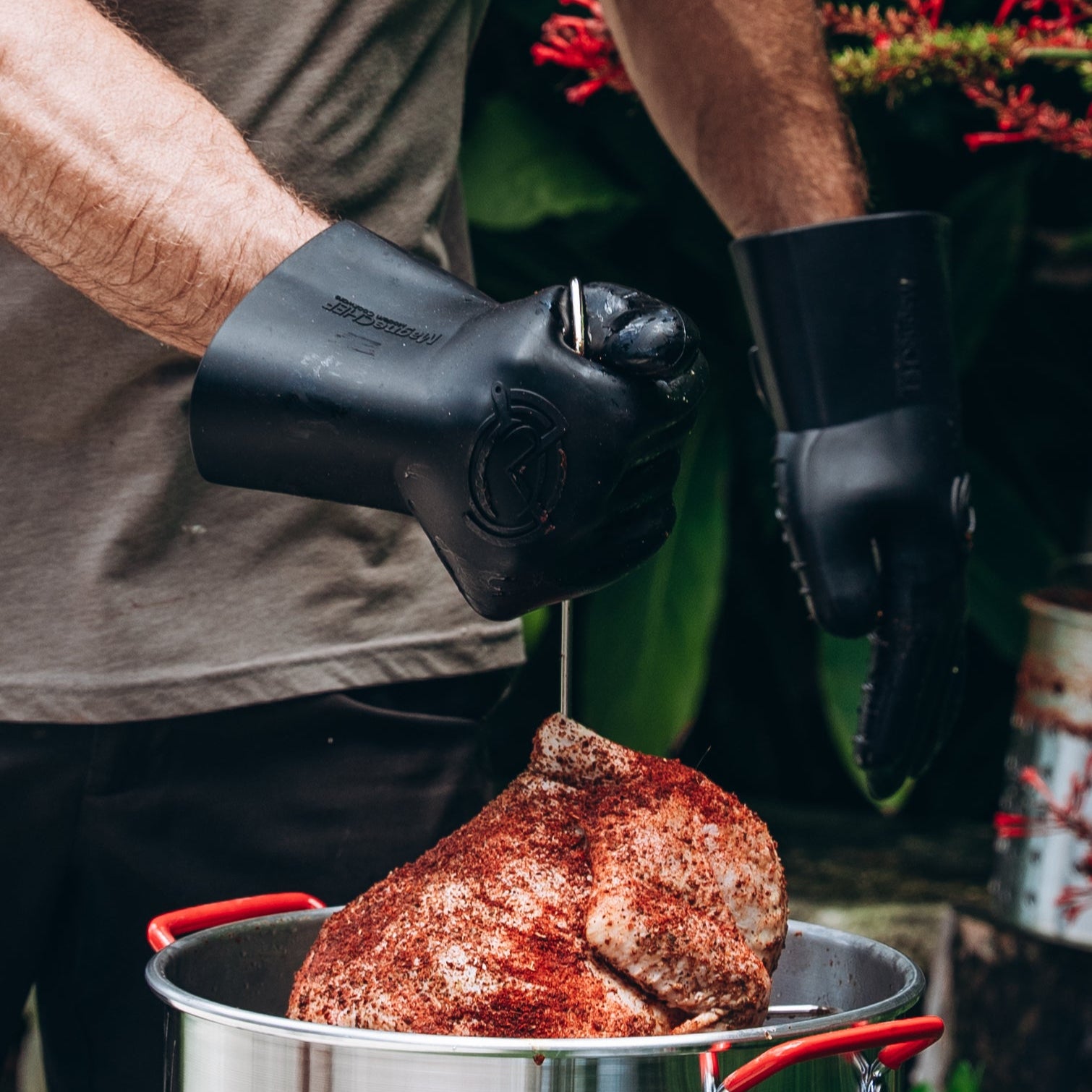 MagneCHEF Magnetic Easy On & Off BBQ Gloves – MAGNECHEF