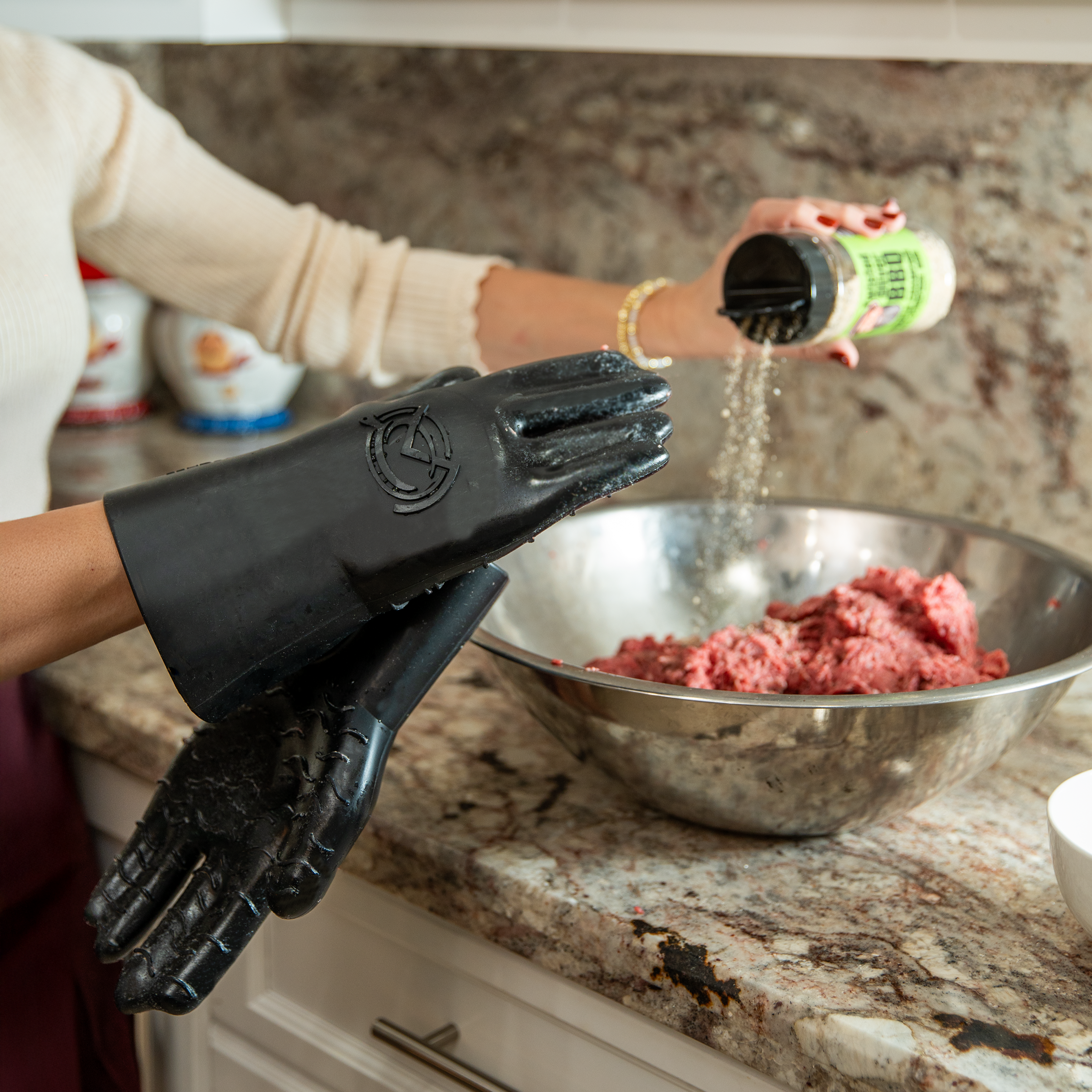  MagneCHEF Magnetic Easy On & Off BBQ Gloves
