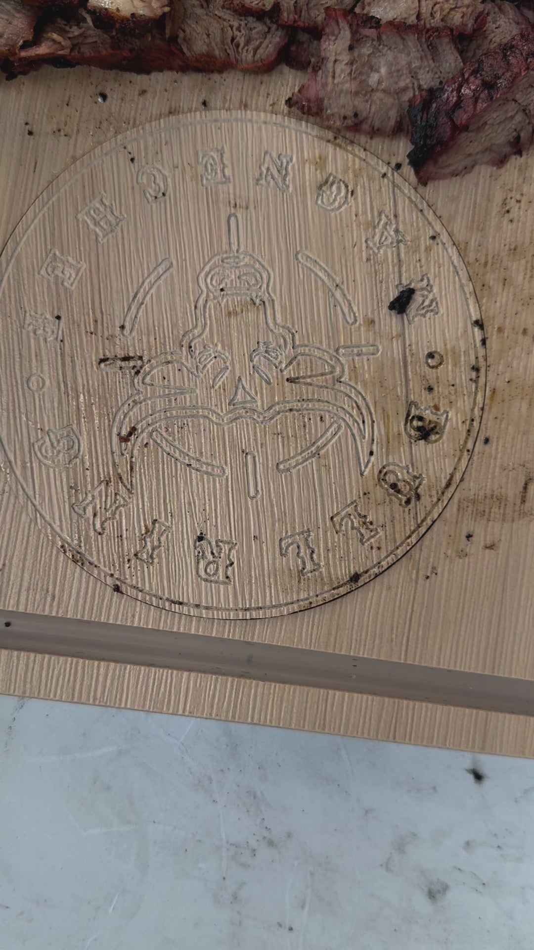 Load video: Bullring Magnetic Mess-Free Cutting Board (large - 13&quot; X 19&quot;)